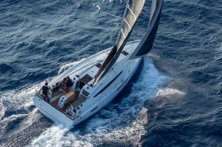 nuovo-sun-odyssey-410-barche-a-vela-2-32-38.jpg (EN)