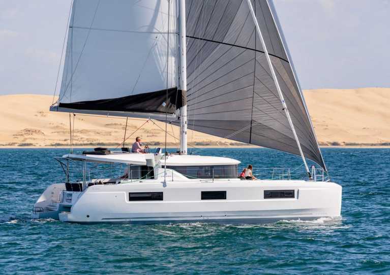 nuovo-lagoon-46-barche-a-vela-2-18-46.jpg (EN)