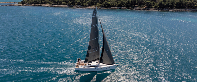 nuovo-sun-odyssey-350---new-2024-barche-a-vela-7-58-41.png (EN)